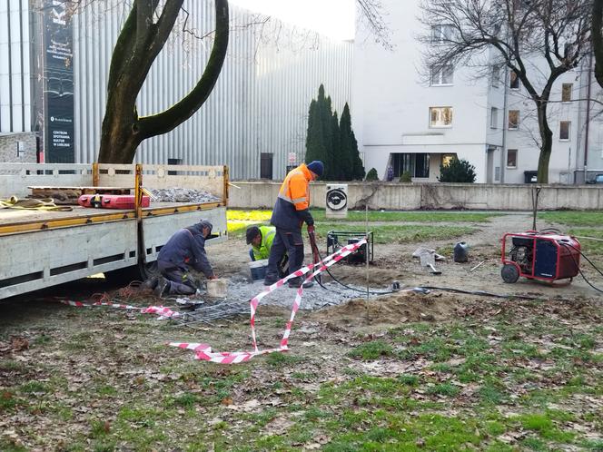 Usunięcie pomnika ks. Idziego Radziszewskiego ze skweru im. abp. J. Życińskiego