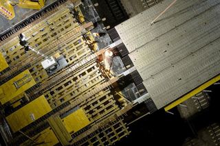 Ten wiadukt w Warszawie budują nawet w nocy. Wkrótce koniec korków