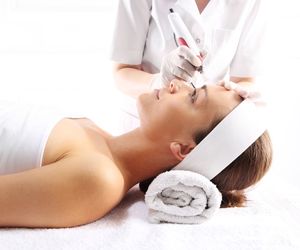 Hydrabrazja (mikrodermabrazja wodna) - zabieg oczyszczający i złuszczajacy skórę