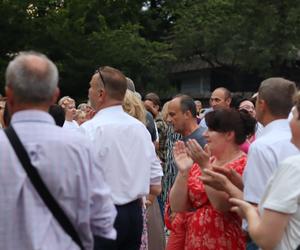 Wirują warkocze i wstążeczki. Tak bawili się lublinianie na potańcówce w skansenie!