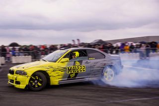 SkillZone Festiwal - motoryzacyjne emocje na lotnisku w Mielcu