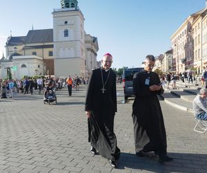 Metropolita warszawski abp Adrian Galbas po mszy świętej dla uczestników 45. Warszawskiej Akademickiej Pieszej Pielgrzymki Metropolitalnej na Jasną Górę