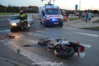 Wypadek motocyklisty w Tychach: Ze złamaniami trafił do szpitala [ZDJĘCIA]