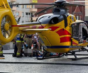 Mężczyzna nagle zasłabł i upadł. Ratownicy stoczyli heroiczną walkę o jego życie