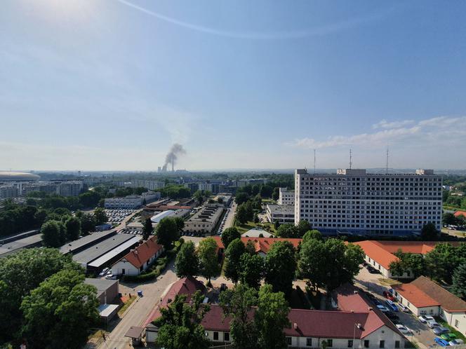 Kłęby gęstego dymu nad Krakowem. Co się pali?