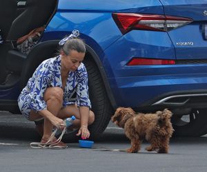 Anna Mucha nawadnia psa