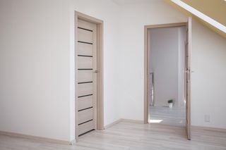Ile kosztuje montaż drzwi wewnętrznych w październiku 2025? Ceny w dużych i małych miastach