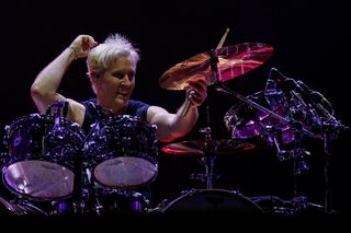 10 powodów, dlaczego Josh Freese został zwolniony z Foo Fighters. Perkusista opublikował prześmiewczą listę