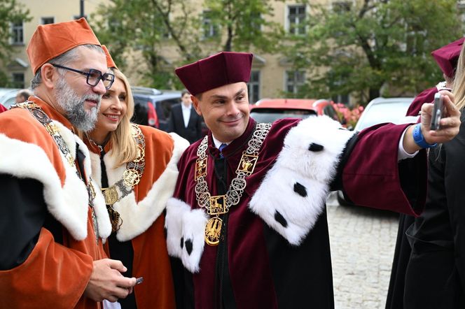 Inauguracja nowego roku akademickiego w Lublinie. Symbolicznie przemaszerowano przez centrum miasta