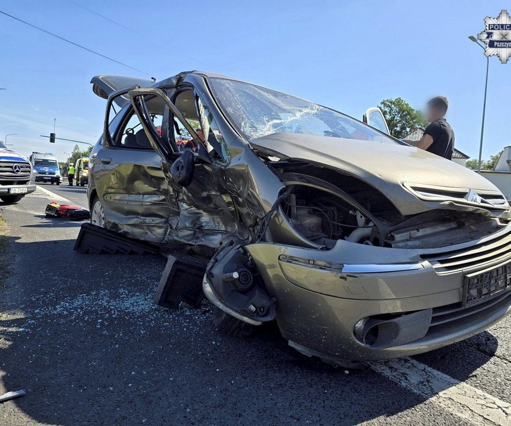 Kobiór. Śmiertelny wypadek na DK nr 1. Pasażerka citroena nie żyje [ZDJĘCIA]