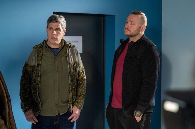 Na sygnale, odc. 727. Lech (Patryk Zając), Sławek (Grzegorz Ciagardlak) - wspólnicy Alka