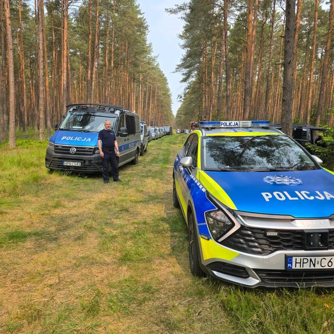 Makabryczne odkrycie w lesie. Najpierw samochód, potem ciało!
