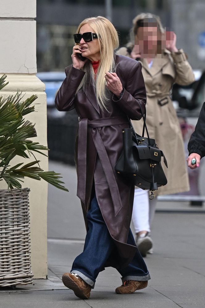 Monika Olejnik jedzie na czerwonym świetle, bo spieszy się do pracy