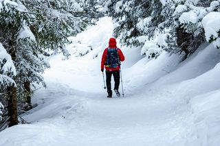 Raki czy raczki? Co zabrać w Tatry, by być przygotowanym adekwatnie do pogody? Wyjaśniamy różnicę