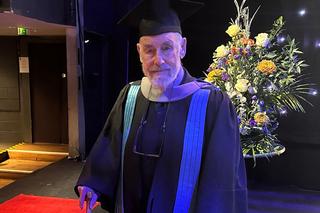 W wieku 95 lat obronił tytuł magistra. A to nie koniec, bo myśli jeszcze o doktoracie!