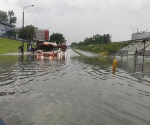 Śląskie: zalane ulice, kierowcy muszą uważać