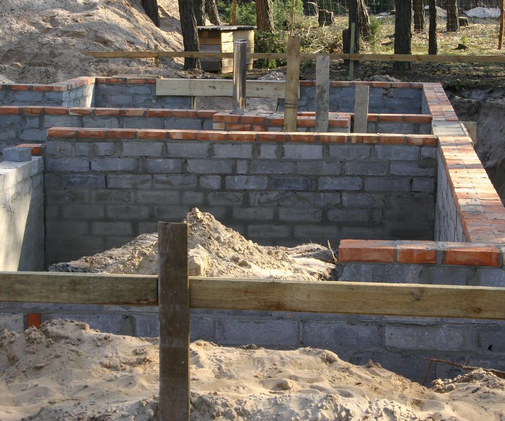 Fundament. Co lepsze tradycyjna ława czy płyta fundamentowa?