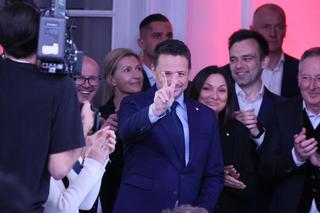 Wielka radość w sztabie KO. Rafał Trzaskowski utrzymał fotel prezydenta Warszawy