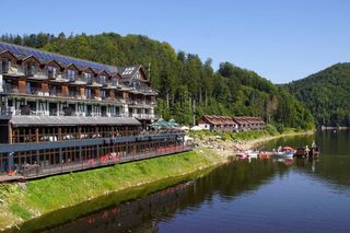 To najpiękniejsze jezioro na Dolnym Śląsku. Otoczone jest wzgórzami i lasami 