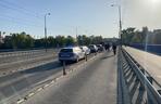Akcja ratunkowa na Moście Grunwaldzkim w Krakowie. Młoda dziewczyna wypadła z mostu