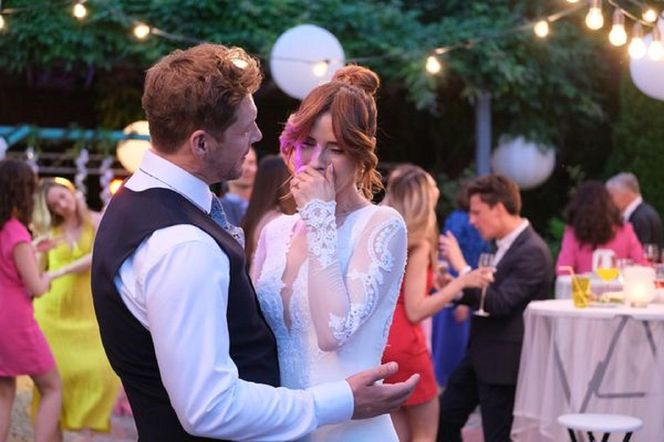 M jak miłość, odcinek 1890: Pierwszy taniec Kamy i Marcina na weselu to ostatnie, co zapamięta! Żona wywinie mu taki numer - ZDJĘCIA