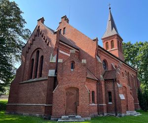 Z protestantyzmu do katolickiej parafii. Tajemnice perły neogotyku na Mazurach