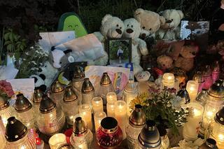 Tak pożegnali 9-letnią Ewę. Zginęła pod kołami tira. Morze kwiatów i zniczy. A po środku białe pluszowe misie