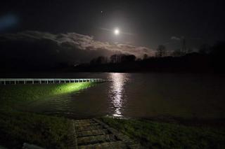 Alarm przeciwpowodziowy w powiecie kłodzkim. Rzeka wylała, są podtopienia 