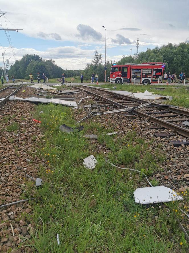 Wjechał wprost pod pociąg. Koszmarny wypadek w Dąbrowie Górniczej