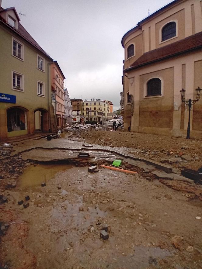 Dramatyczne zdjęcia z Kłodzka. Tak wygląda miasto zalane przez wielką wodę