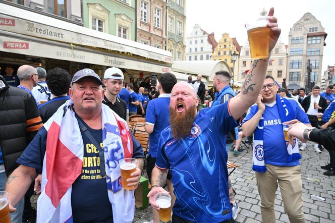 Kibice opanowali Wrocław. Tak wygląda stolica Dolnego Śląska w dniu finału Ligi Konferencji