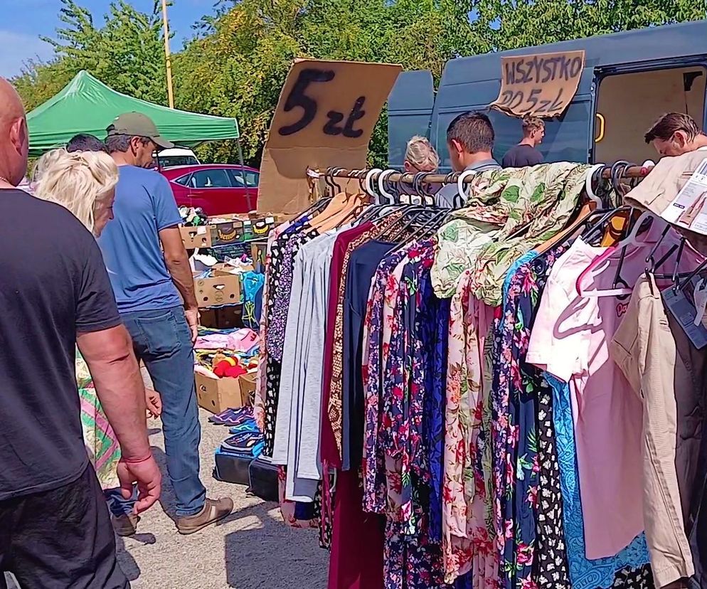 Giełda w Przecławiu: Niedzielna tradycja z klimatem rodem z lat 90. Co można tutaj kupić?