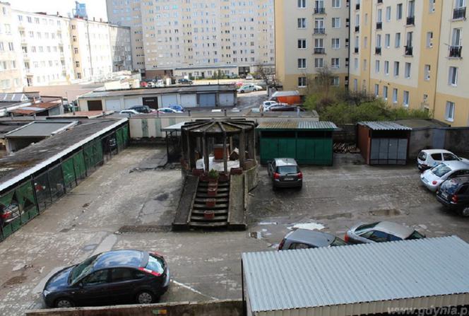 Tak wyglądało podwórze kamienicy przed remontem