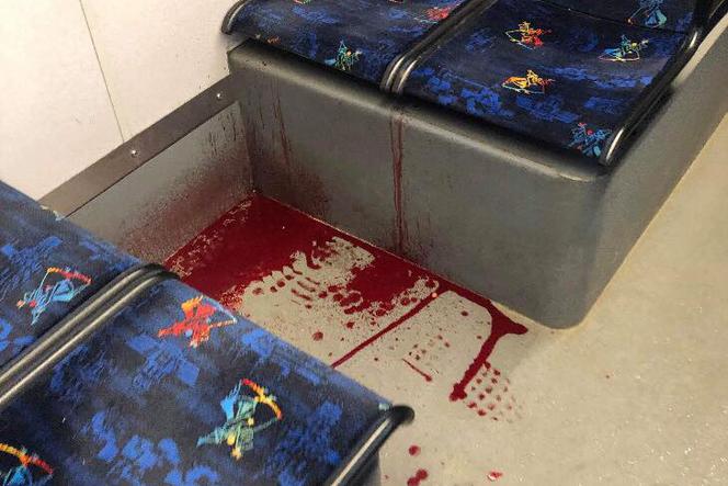 Krew w tramwaju