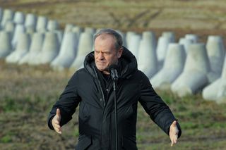 Premier odwiedził Tarczę Wschód. Zobaczył pierwszy wybudowany odcinek 