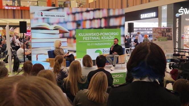 Tłumy na Kujawsko-Pomorskim Festiwalu Książki! Zielone Arkady zamieniły się w literacki raj