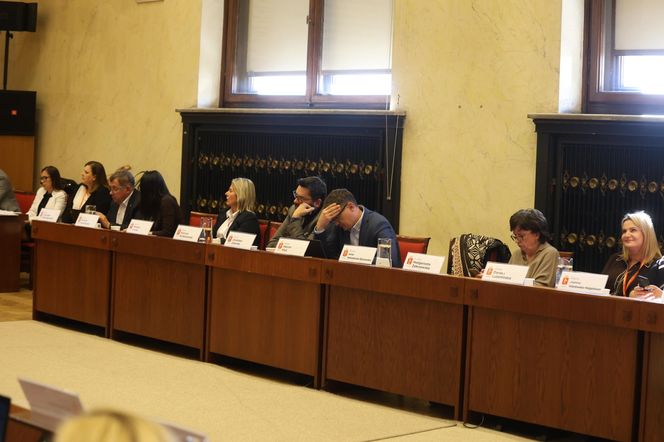 Nadzwyczajna sesja Rady Warszawy