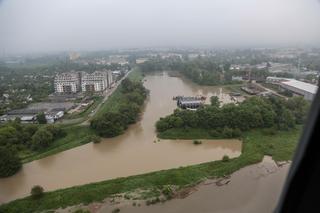 Powódź w Krakowie. Tony śmieci i zniszczenia na bulwarach