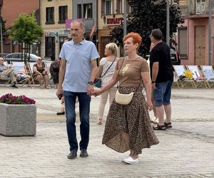 Starachowickie potańcówki na Rynku. Międzypokoleniowa zabawa pełna radości! Zobacz niezapomniane zdjęcia