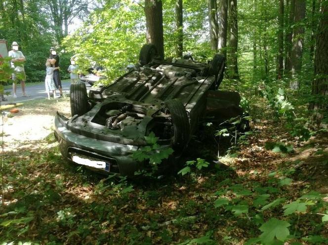 Koszmarny wypadek w powiecie kołobrzeskim. Nie żyje jedna osoba, troje dzieci w szpitalu