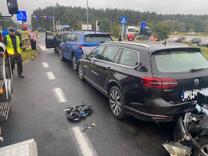 Domino na Konstytucji 3 Maja w Lesznie. Zderzyły się cztery samochody osobowe