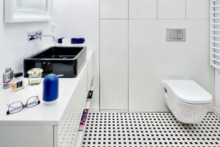 Czarno-białe płytki w łazience w stylu pop art