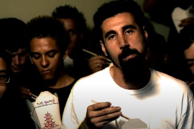 Serj Tankian opowiedział o genezie tekstu 'Chop Suey!', na to zareagował w komentarzu Daron Malakian: To nie mówi całej historii