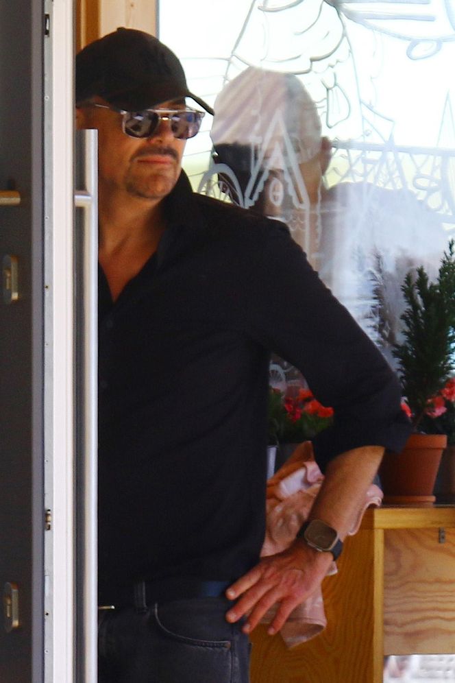 Krzysztof Ibisz je żonie z ręki