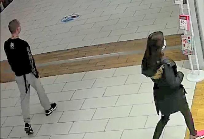 Kradzież doskonała? W taki sposób para z Gliwic wyniosła z drogerii cenne kosmetyki. Nagranie szokuje [WIDEO]
