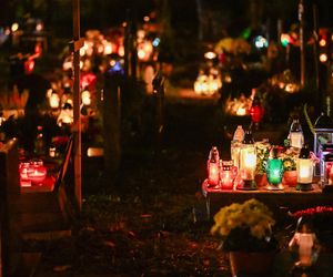 1 listopada na Cmentarzu Łostowickim w Gdańsku. Tak wygląda w dniu Wszystkich Świętych