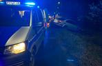 45-latek staranował radiowóz, potem ruszył na policjanta