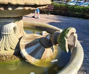Pijani chuligani zniszczyli fontannę 