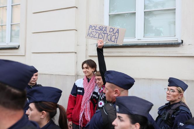 W Warszawie odbył się antyimigrancki marsz i kontrmanifestacja. Pojawiło się kilka tysięcy osób
