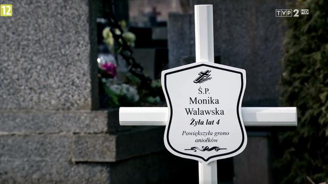 Barwy szczęścia odc. 2089. Pogrzeb Moniki Walawskiej (Natalia Żyłowska) - grób i klepsydra